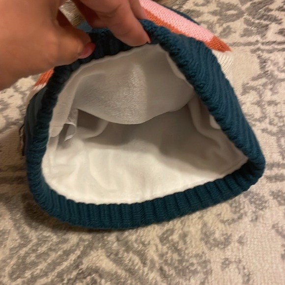 Mike Luks Beanie and Glove Set - Picture 4 of 4